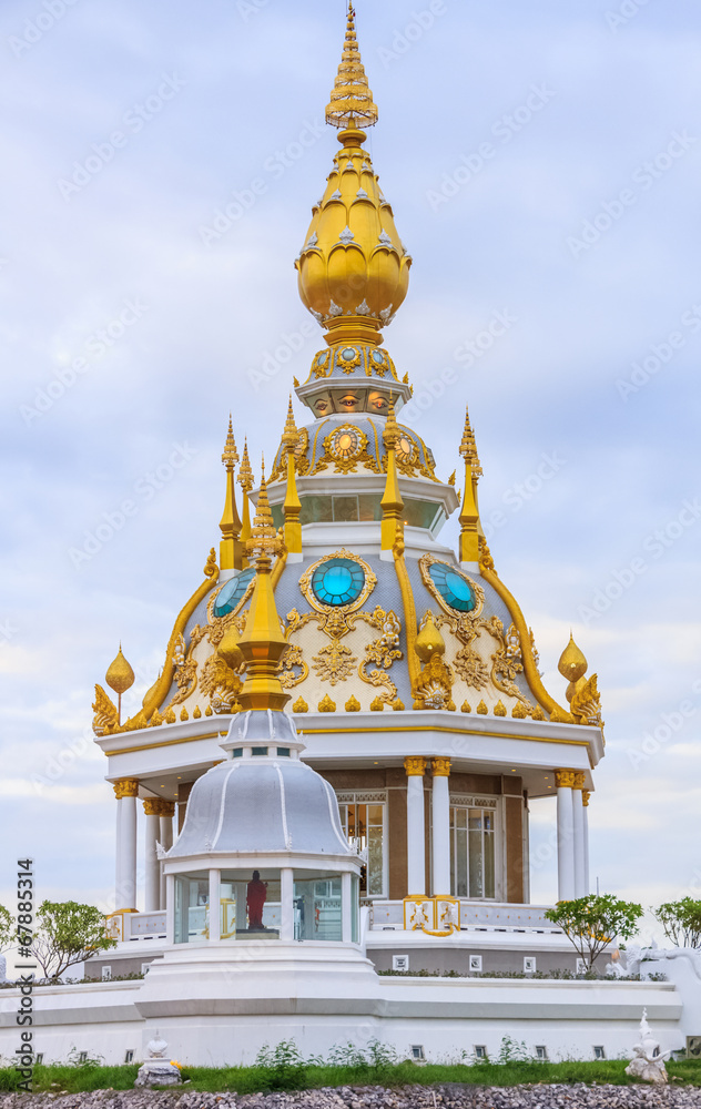 Fototapeta premium White Temple in thai