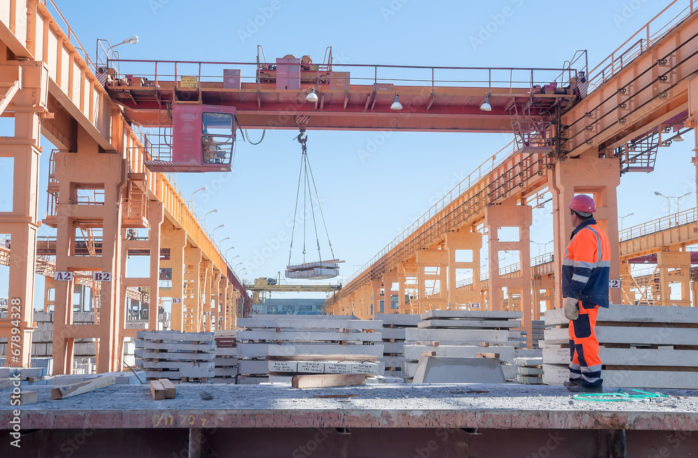 Slinger with crane operator work