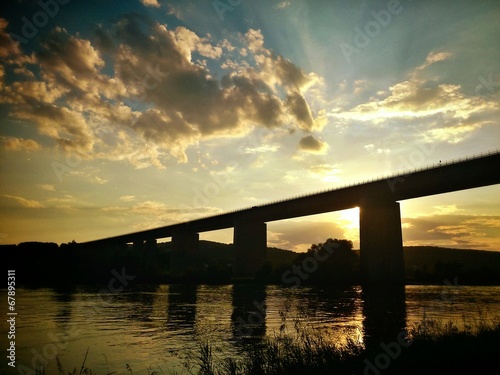 Autobahnbrücke am Abend © SistaX
