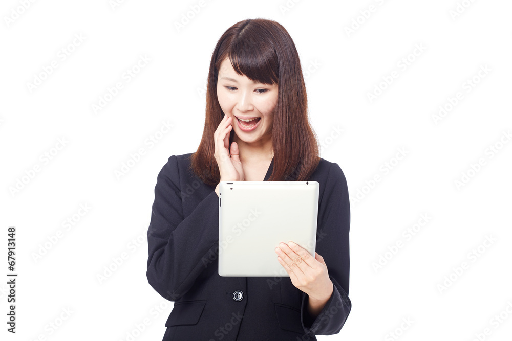 タブレットを持って驚くビジネスウーマン タブレットを持って驚くビジネスウーマン
