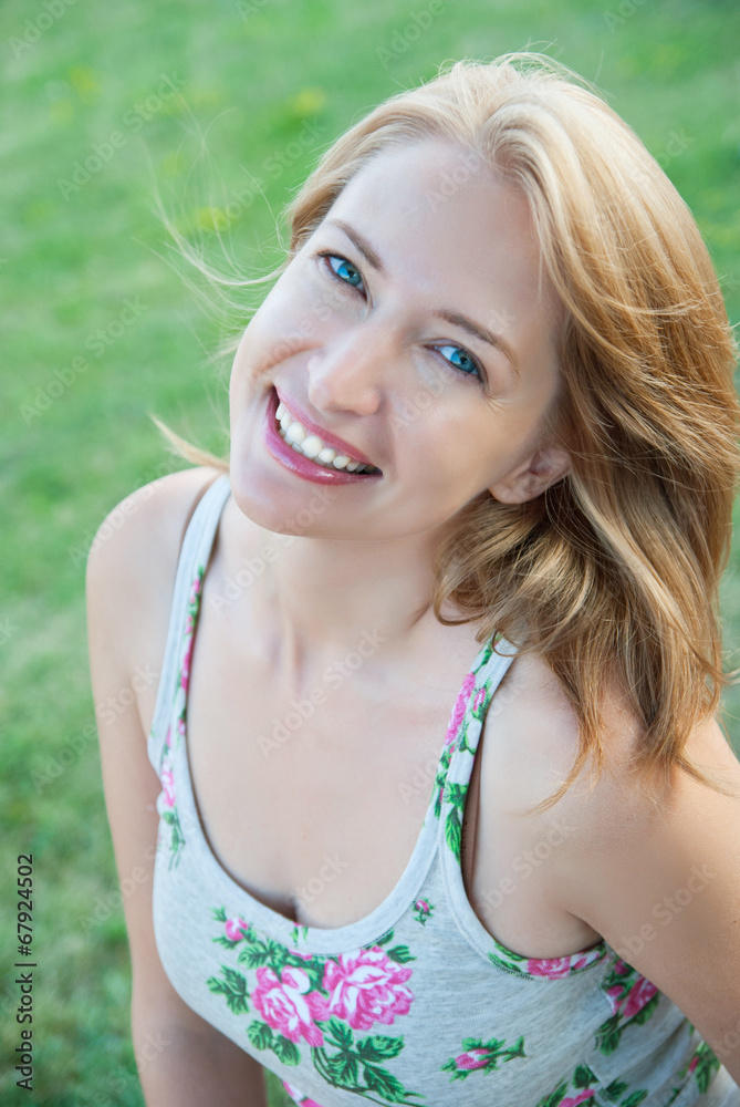 Beautiful girl with open face and flowing hair on a background o Beautiful girl with open face and flowing hair on a background o