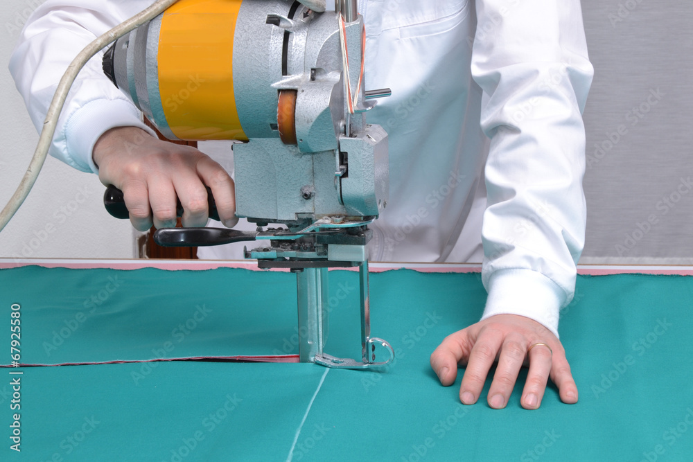 Proverbio Canadá Mercurio Trabajador cortando tela,Industria textil. foto de Stock | Adobe Stock