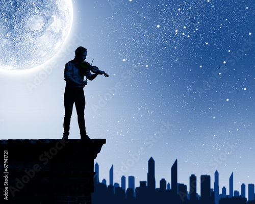Man violinist