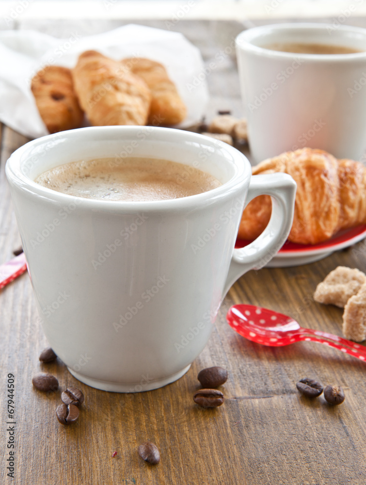 Kaffee und Croissants Kaffee und Croissants