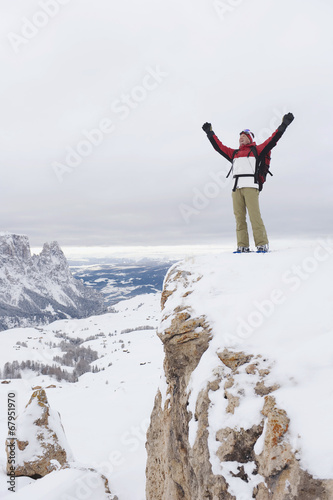 Italien,Südtirol,Mann auf Berggipfel,Jubel