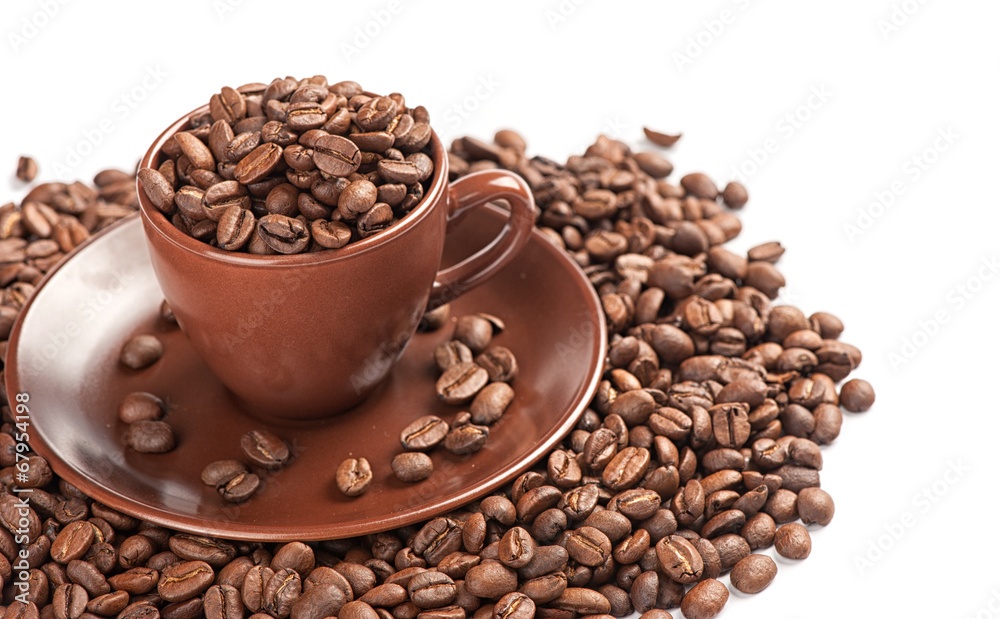Fototapeta premium Coffee cup and beans on a white background