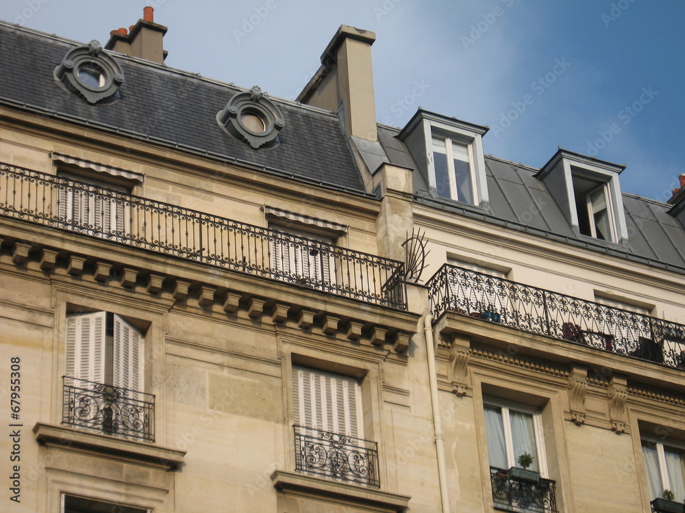 Double façade d'immeubles parisiens