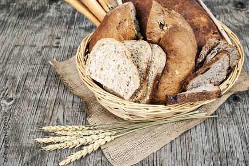 Obraz na płótnie Cesto di pane su legno vintage