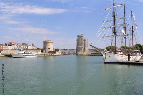 Entrée du vieux port de La Rochelle, France © Picturereflex