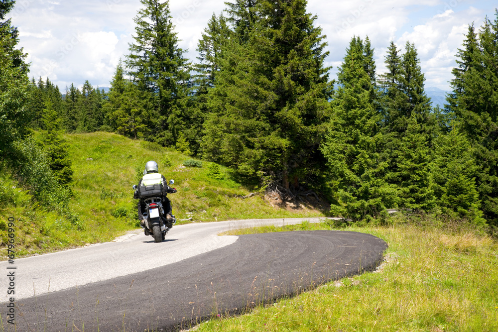 Motorradfahrer auf der Zillertaler Höhenstraße Motorradfahrer auf der Zillertaler Höhenstraße
