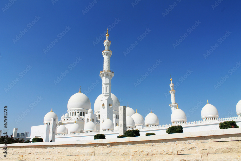 The Abu Dhabi Mosque on the blue background