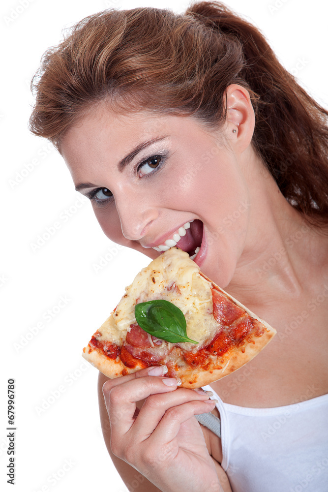 Hübsche Frau beißt in Pizza Stück Nahaufnahme Hübsche Frau beißt in Pizza Stück Nahaufnahme