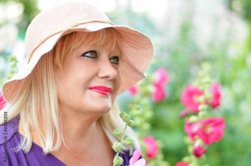 Fototapeta premium Женщина на природе.