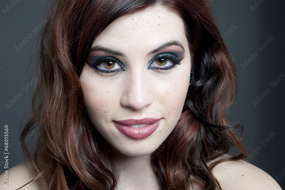 Fototapeta premium A closeup of a female model in a studio.