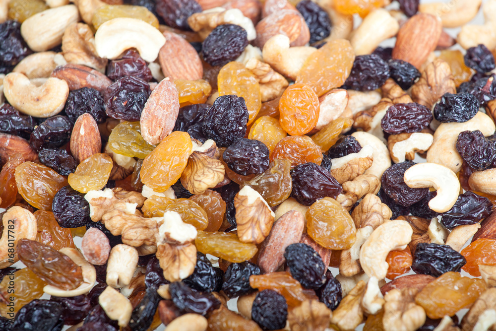 mixed nuts and raisins