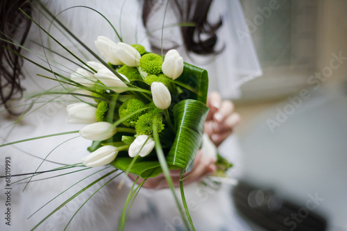 Fotografía Bride holding wedding bouquet