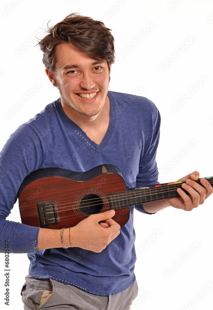 Obraz premium Tocando mi pequeña guitarra.