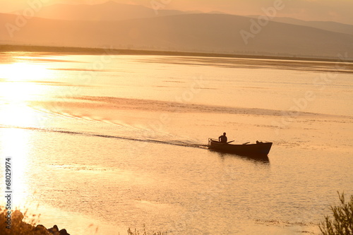 balıkçı teknesi işe giderken photo