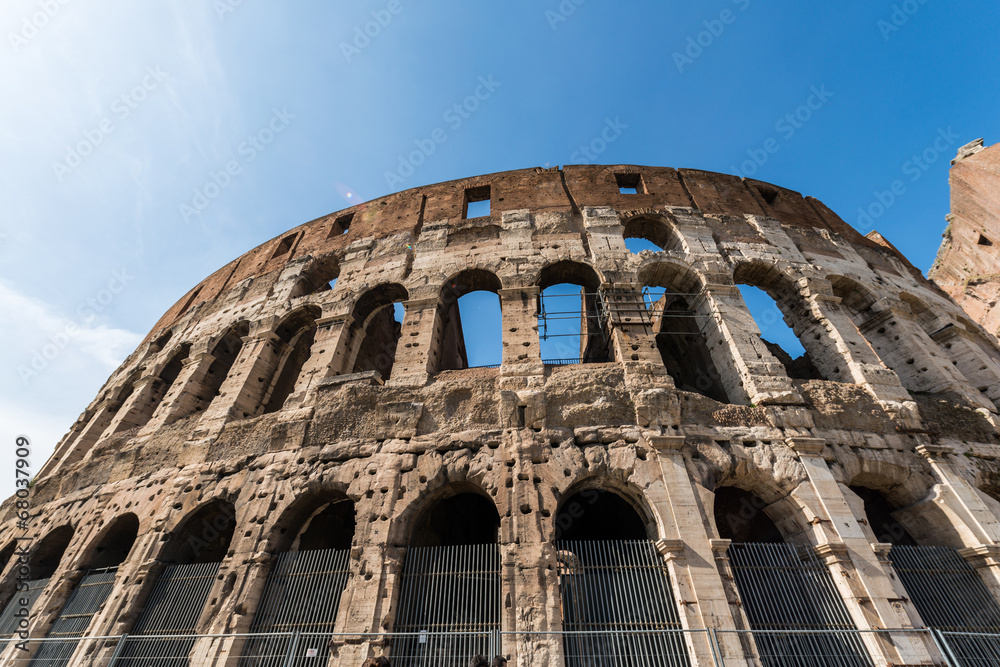 Fototapeta premium Famous colosseum on bright summer day