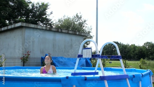 un tuffo in piscina