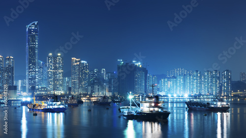 Hong Kong harbor at night © leeyiutung