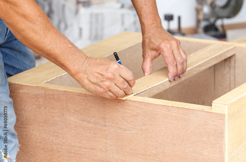 carpenter make new furniture for house