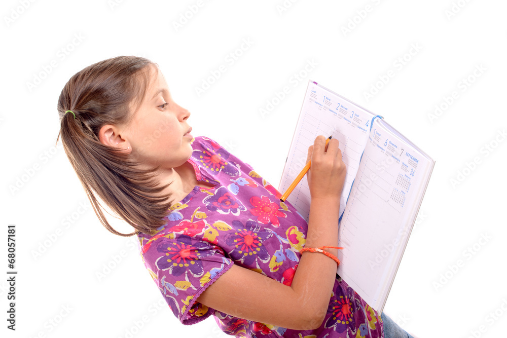 écolière écrit sur un agenda la rentrée des classes écolière écrit sur un agenda la rentrée des classes