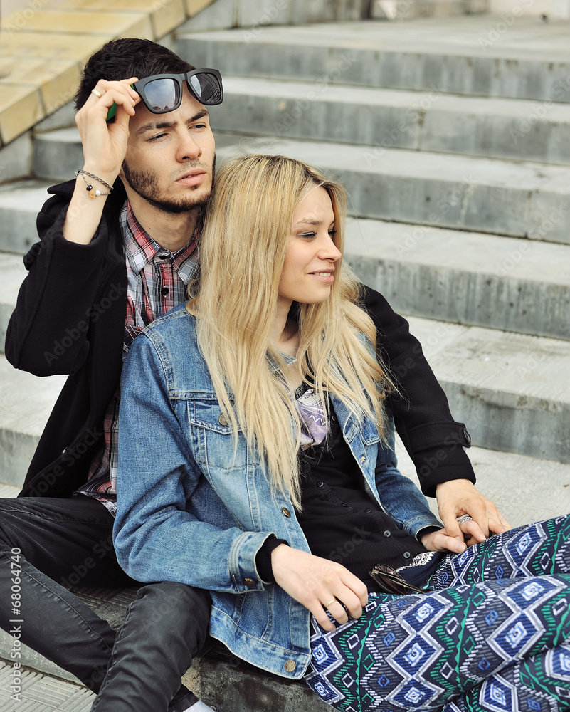 Young modern stylish hipsters couple - obrazy, fototapety, plakaty 