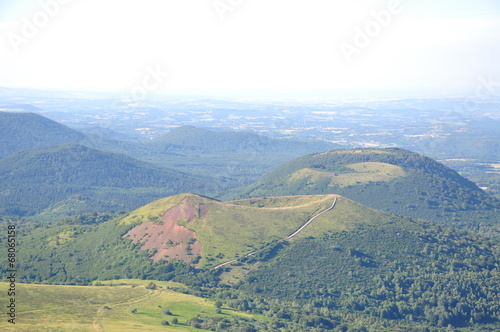 les montagnes du puy de dome et volvic  photo