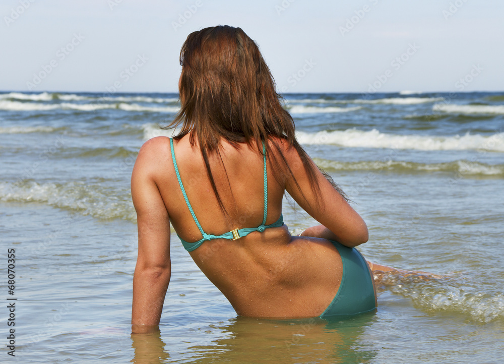 Obraz premium Girl at the sea.