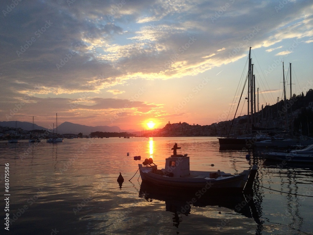 Sonnenuntergang auf der griechischen Insel Poros - obrazy, fototapety, plakaty 
