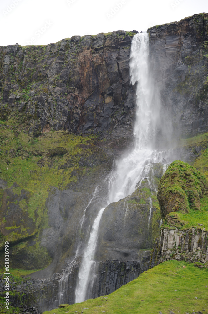 Obraz premium cascade et montagne