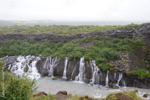 cascade et forêt