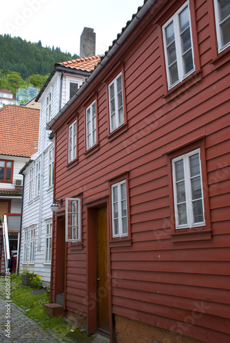 rotes norwegisches Holzhaus in bergen, Norwegen - Skandinavien