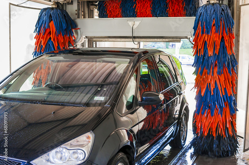 Automatic car wash, rotating brushe.