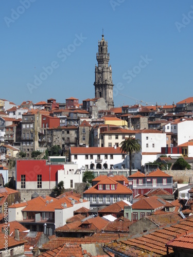 Portugal - Porto - Vue sur la Tour des Clercs