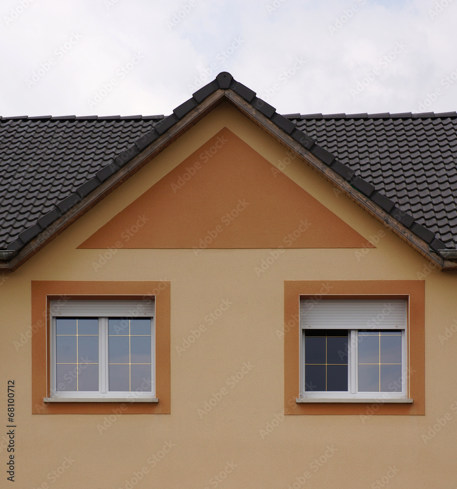 Modernes Satteldach mit Zwerchhaus in Frontansicht