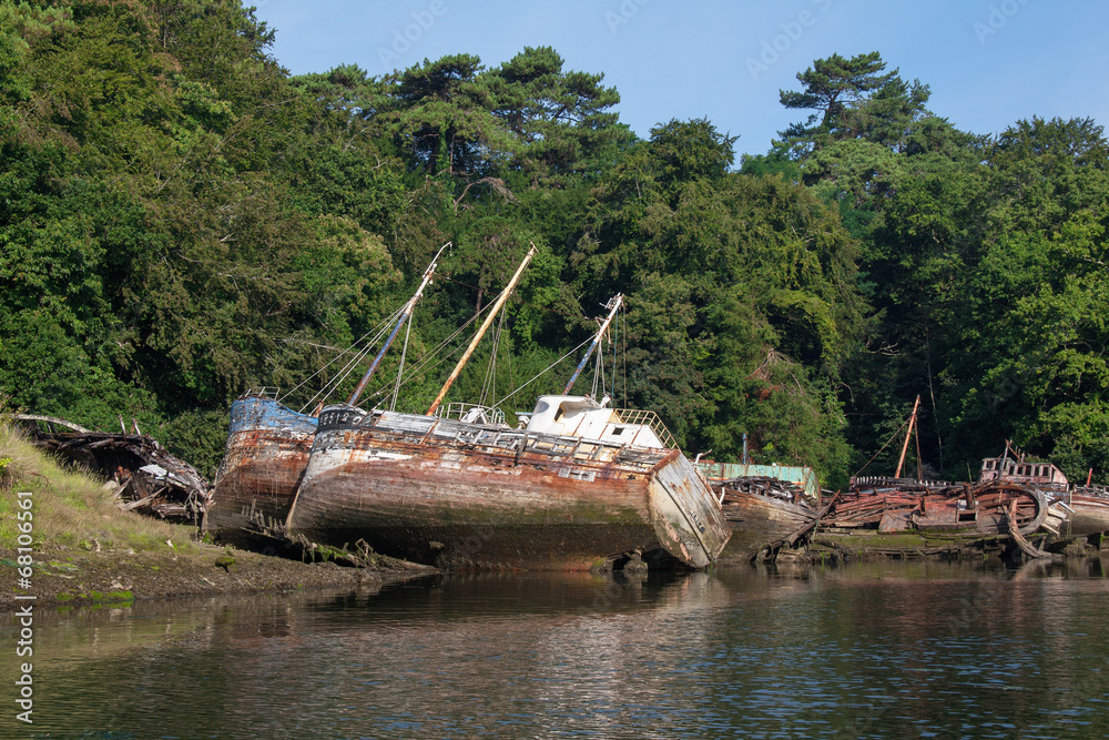 Cimetière de bateaux à Port Rhu, Douarnenez, Finistère Cimetière de bateaux à Port Rhu, Douarnenez, Finistère