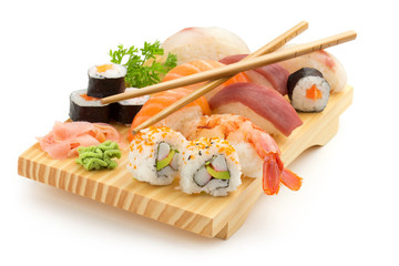 Gordijnen Sushi bar Japans sushi bord met variatie  © Paulista