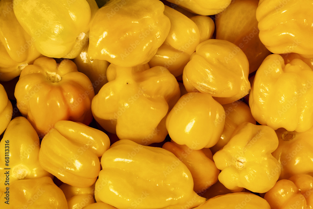 viele gelbe scharfe Chilischoten (Scotch Bonnet) viele gelbe scharfe Chilischoten (Scotch Bonnet)