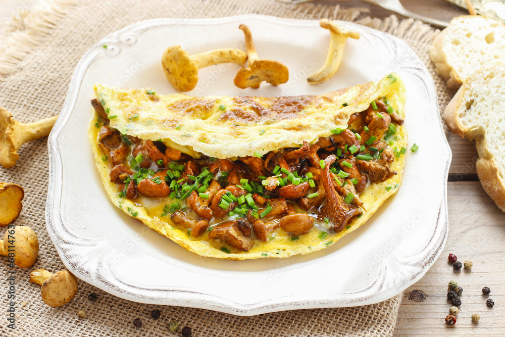 Traditional scrambled eggs with fresh chanterelle