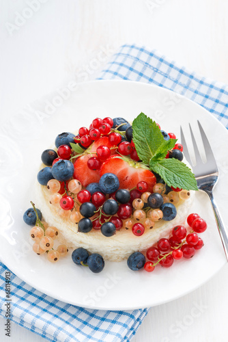 mini cheesecake with fresh berries, top view
