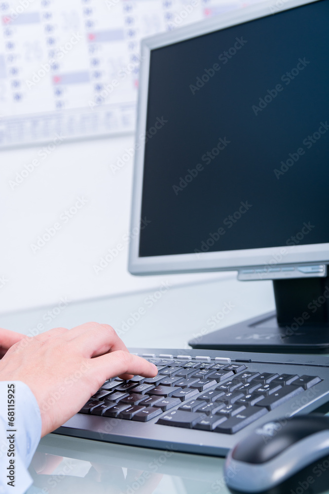 am computer arbeiten am computer arbeiten