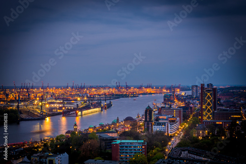 Hamburg bei Nacht von oben