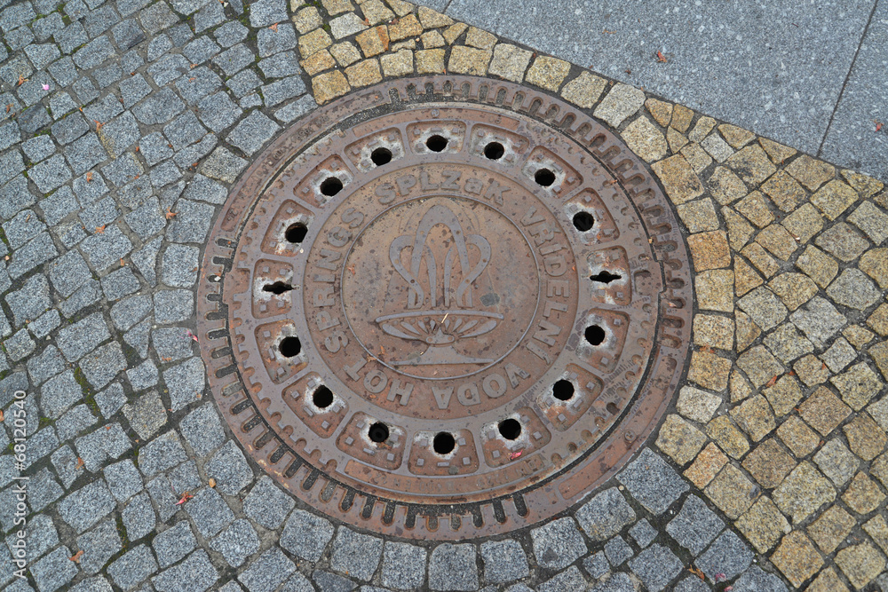 Hatch cover with the image of a mineral source in Karlovy Vary,