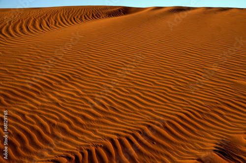 Onde di sabbia nel deserto photo