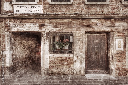 Zabytkowy budynek w Wenecji styl retro
