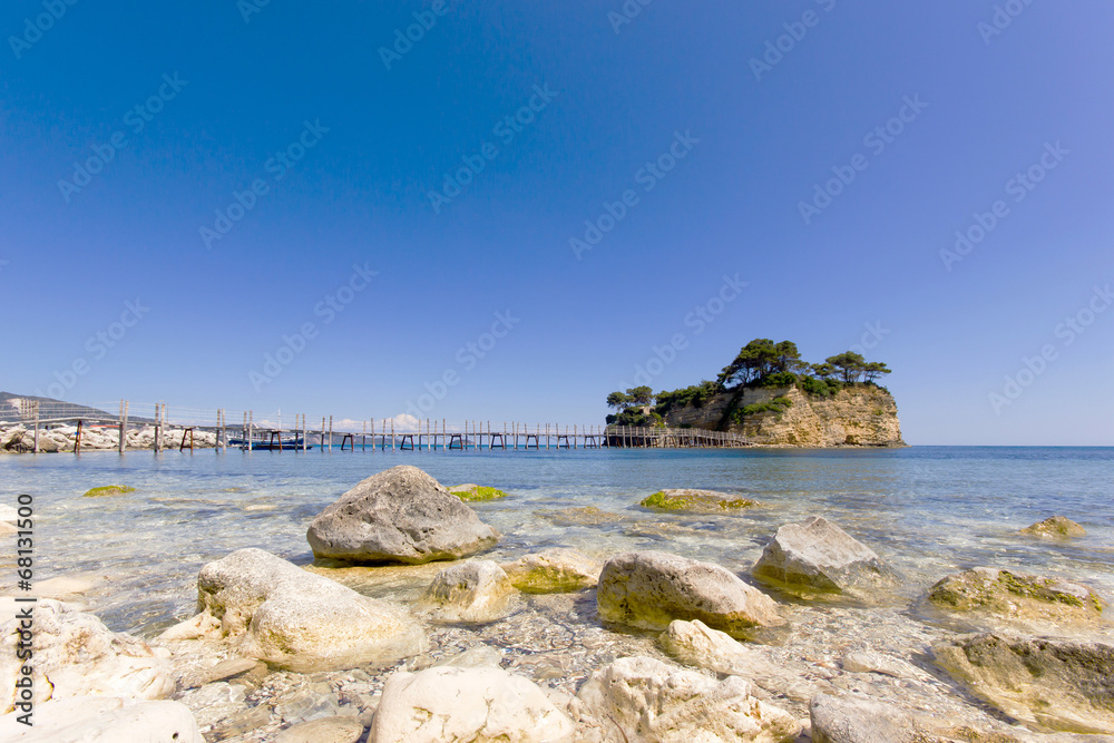 Obraz premium small island with bridge