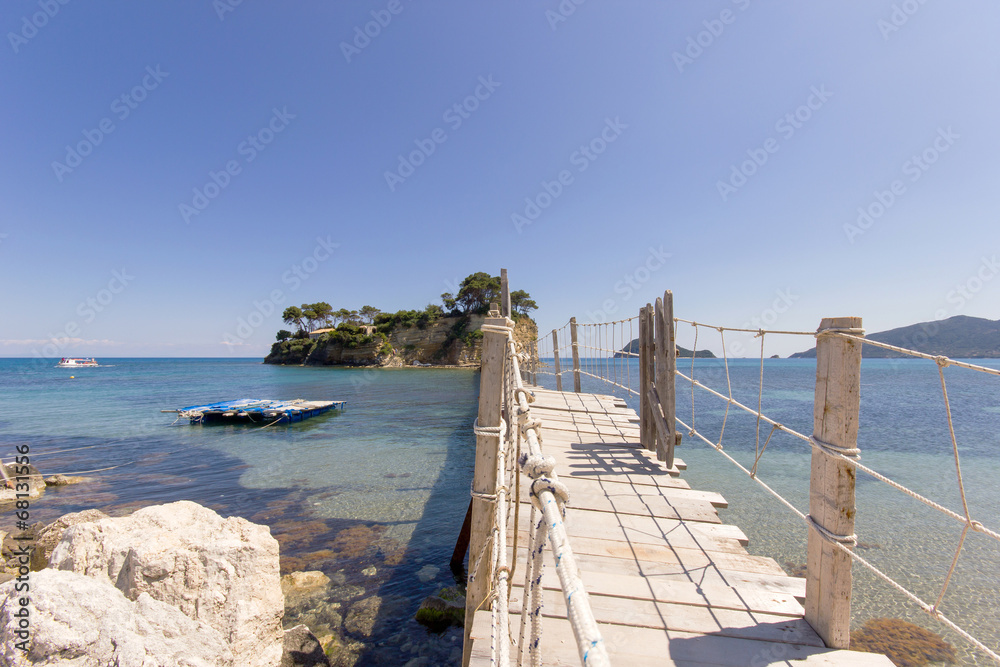 Obraz premium small island with bridge