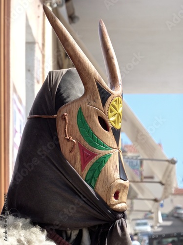 tradizionale maschera in legno della Sardegna